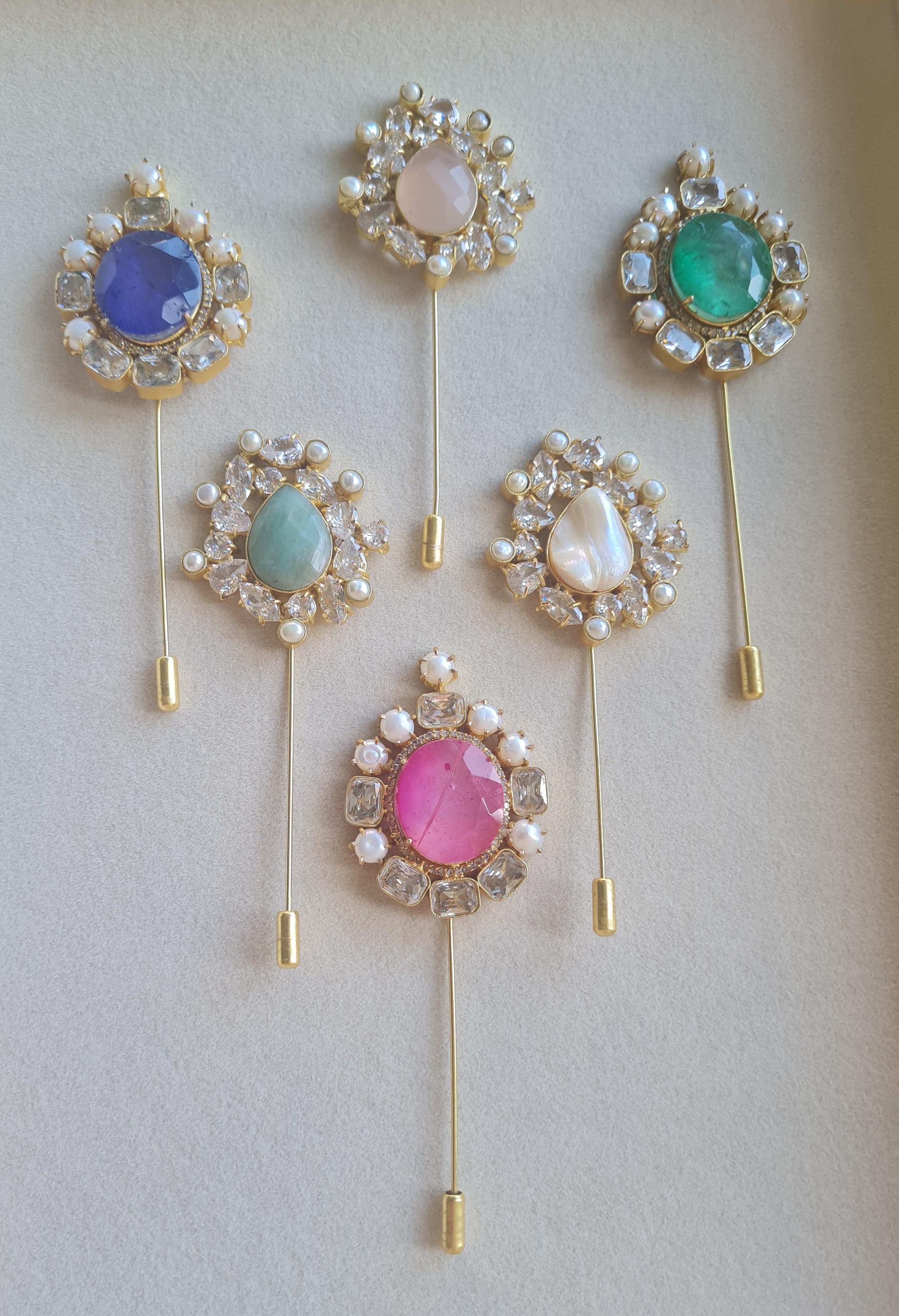 Naavi Gentleman's Edit lapel pin